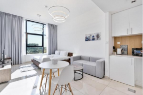 Lovely Studio with Pool and Gym